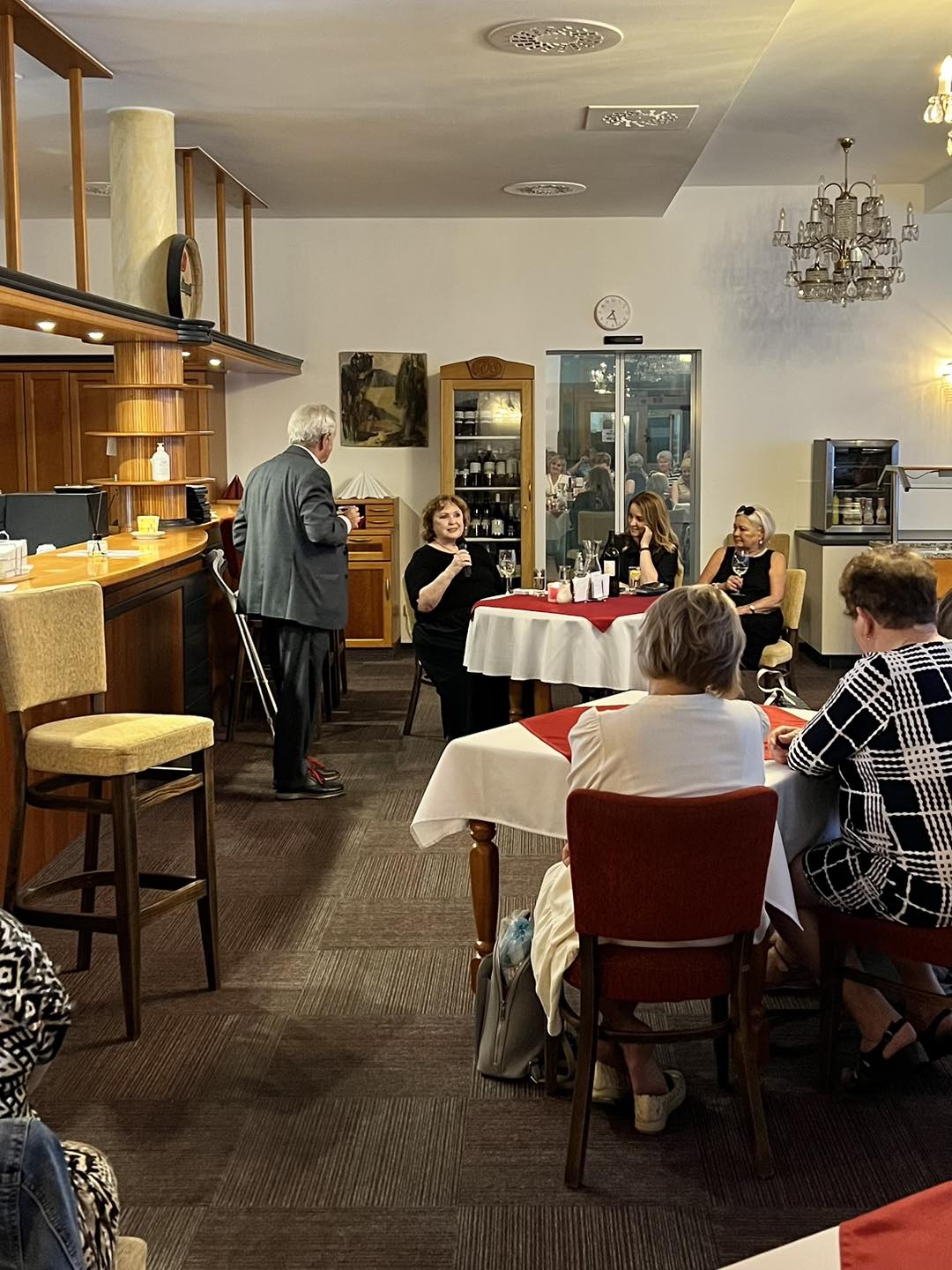 Beseda s Alexanderem Hemalou Beseda s Alexanderem Hemalou